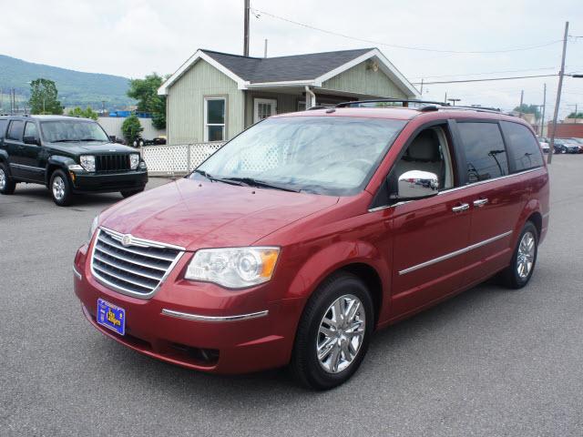 Photo of 2008 Chrysler Town & Country