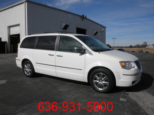 Photo of 2008 Chrysler Town & Country