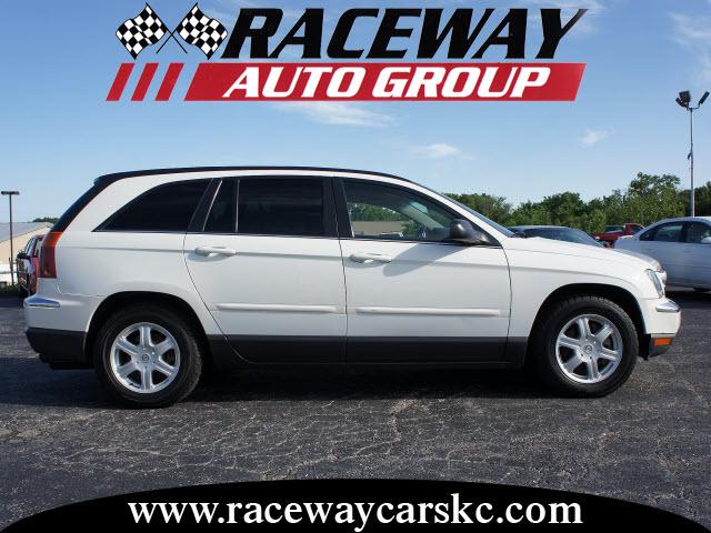Photo of 2005 Chrysler Pacifica