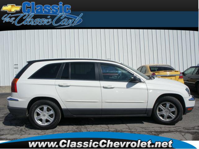 Photo of 2005 Chrysler Pacifica