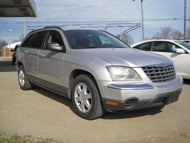 Photo of 2004 Chrysler Pacifica