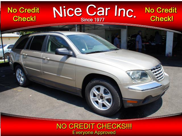 Photo of 2004 Chrysler Pacifica