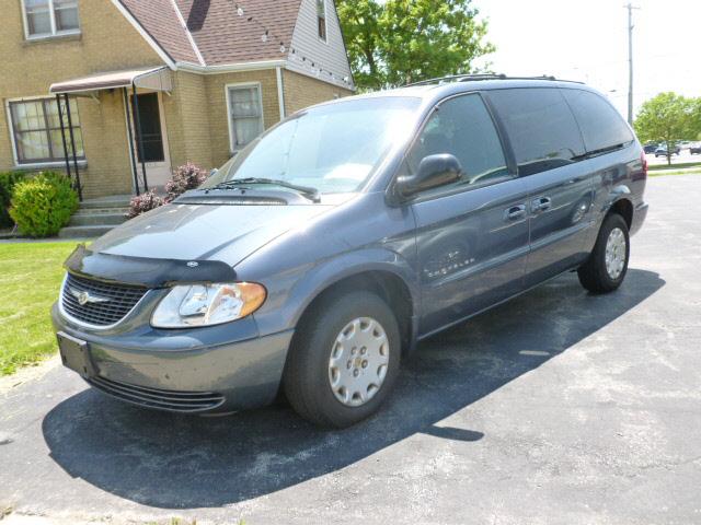 Photo of 2001 Chrysler Town & Country