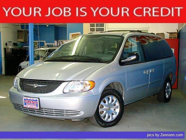 Photo of 2003 Chrysler Town & Country