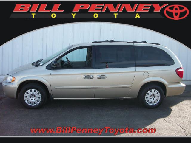 Photo of 2005 Chrysler Town & Country