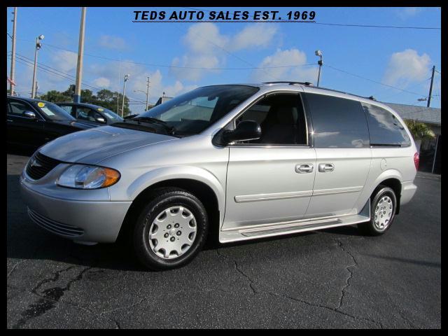 Photo of 2004 Chrysler Town & Country