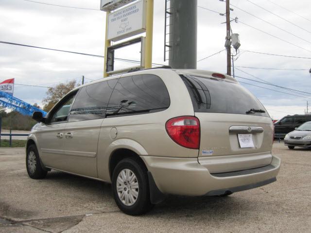 Photo of 2005 Chrysler Town & Country