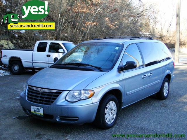 Photo of 2005 Chrysler Town & Country