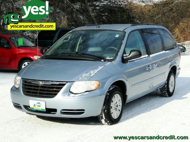 Photo of 2005 Chrysler Town & Country