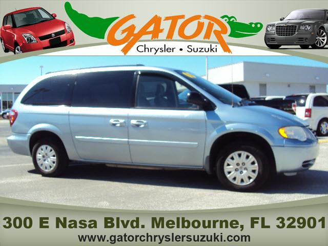 Photo of 2005 Chrysler Town & Country