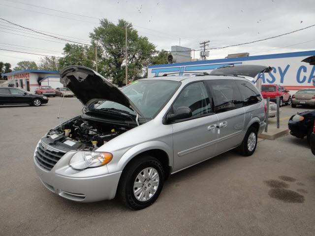 Photo of 2005 Chrysler Town & Country