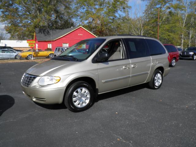 Photo of 2005 Chrysler Town & Country