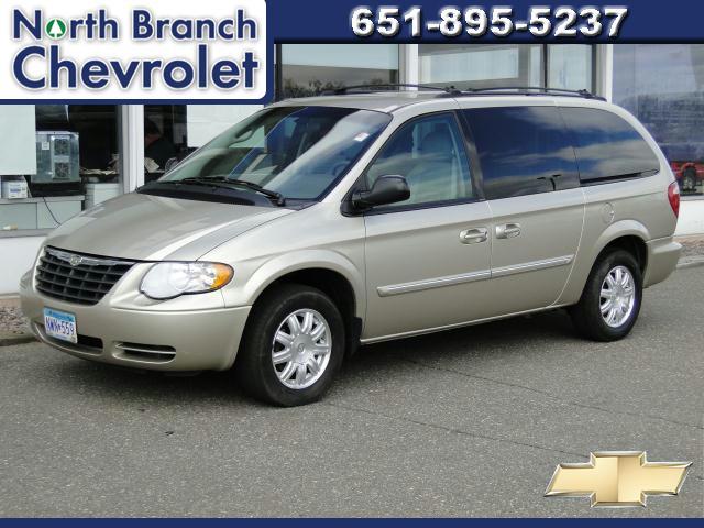 Photo of 2005 Chrysler Town & Country