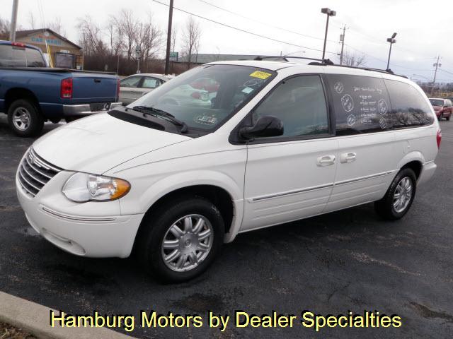 Photo of 2005 Chrysler Town & Country