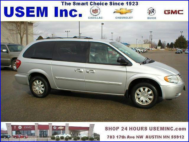 Photo of 2005 Chrysler Town & Country
