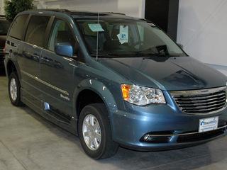 Photo of 2012 Chrysler Town & Country