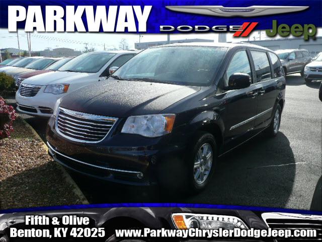 Photo of 2012 Chrysler Town & Country