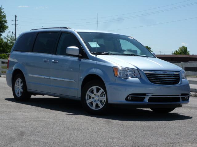 Photo of 2012 Chrysler Town & Country