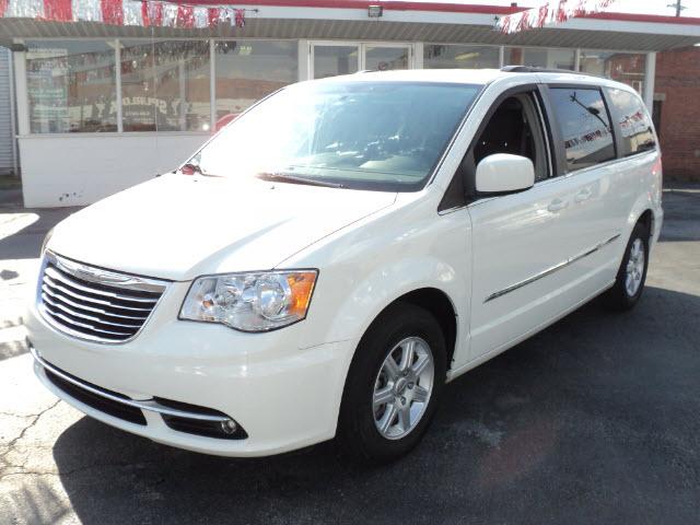 Photo of 2012 Chrysler Town & Country