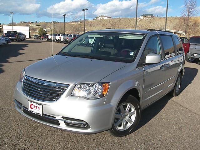 Photo of 2012 Chrysler Town & Country