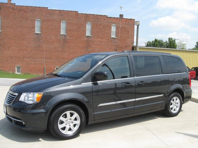 Photo of 2012 Chrysler Town & Country