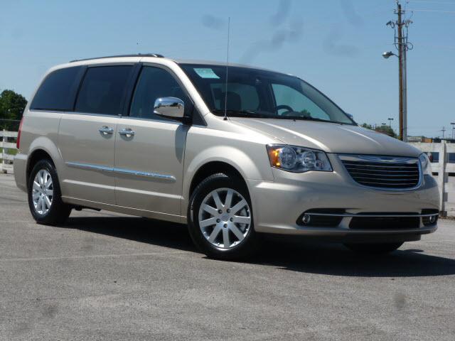 Photo of 2012 Chrysler Town & Country