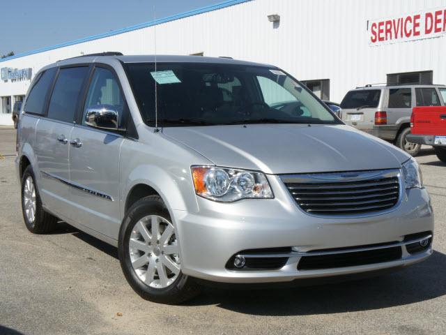 Photo of 2012 Chrysler Town & Country