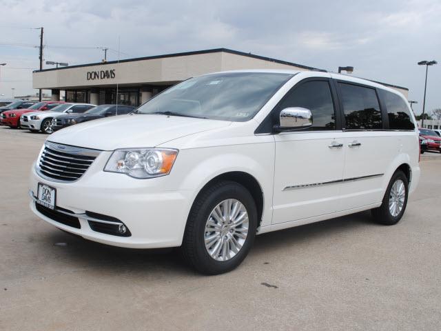 Photo of 2012 Chrysler Town & Country