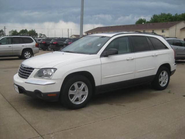 Photo of 2005 Chrysler Pacifica
