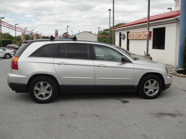 Photo of 2004 Chrysler Pacifica
