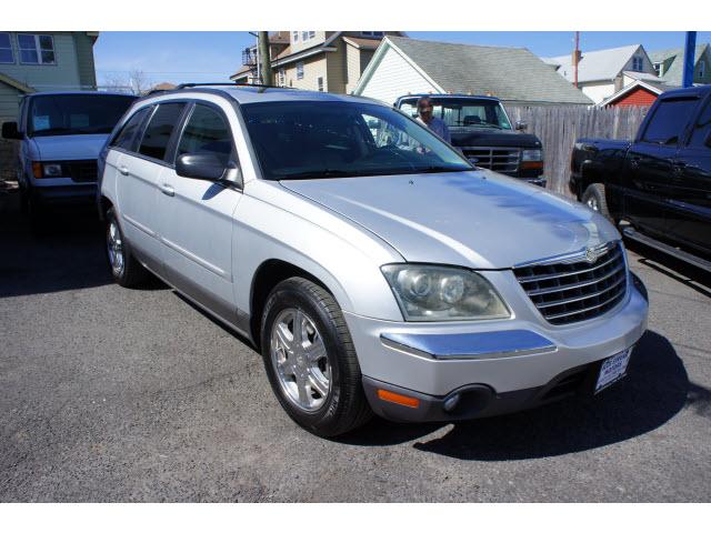 Photo of 2004 Chrysler Pacifica