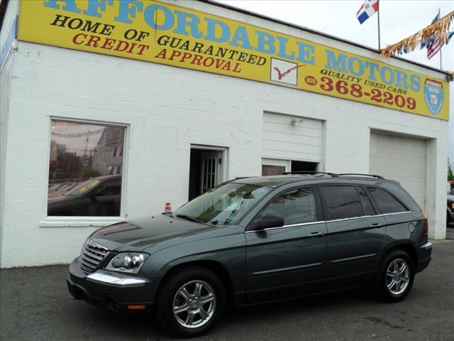 Photo of 2004 Chrysler Pacifica