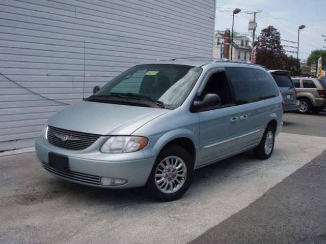 Photo of 2001 Chrysler Town & Country