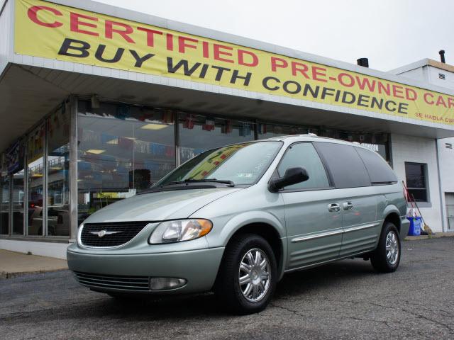 Photo of 2003 Chrysler Town & Country