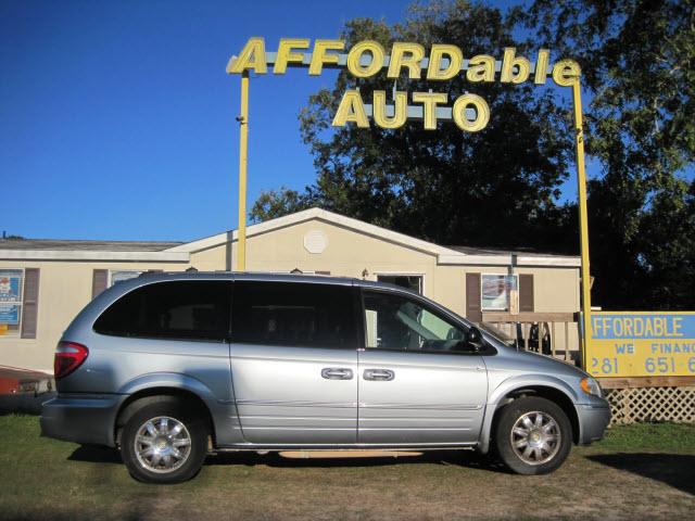 Photo of 2005 Chrysler Town & Country