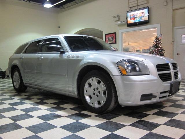 Photo of 2005 Dodge Magnum