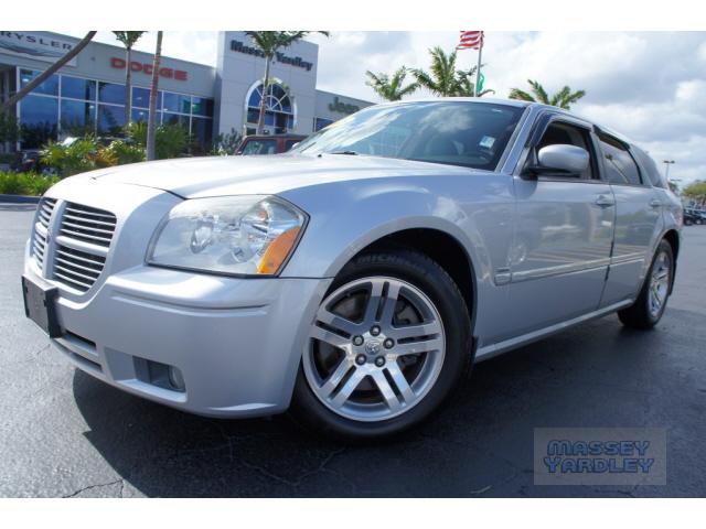 Photo of 2005 Dodge Magnum