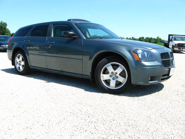 Photo of 2005 Dodge Magnum