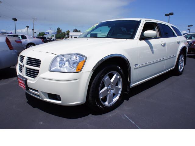 Photo of 2005 Dodge Magnum