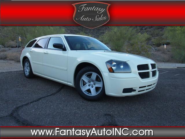 Photo of 2005 Dodge Magnum