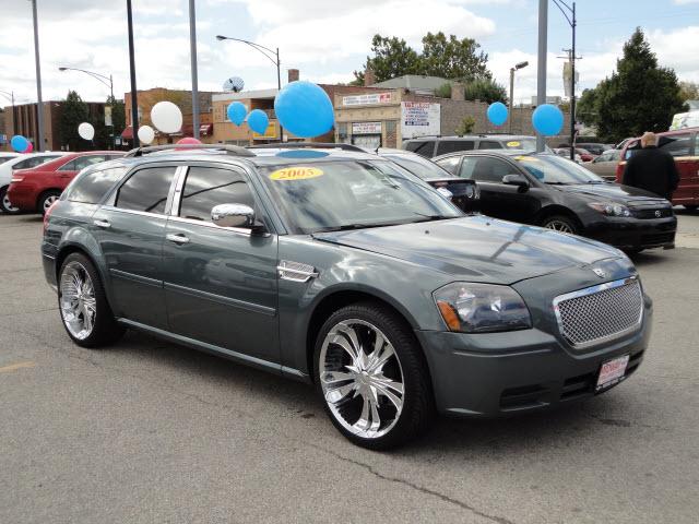 Photo of 2005 Dodge Magnum