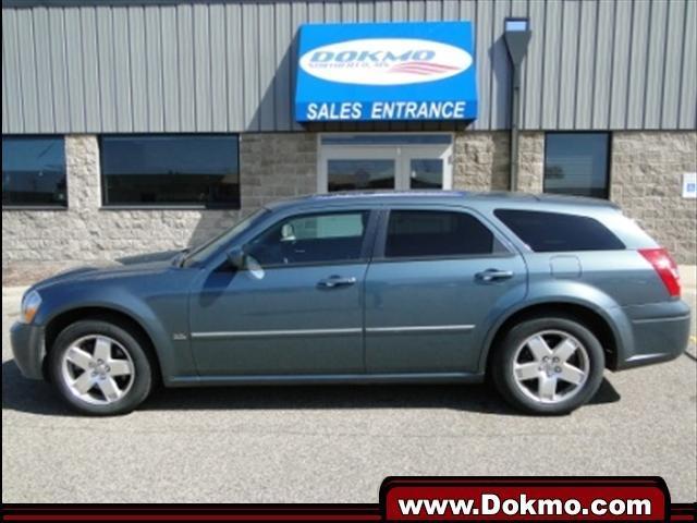 Photo of 2005 Dodge Magnum