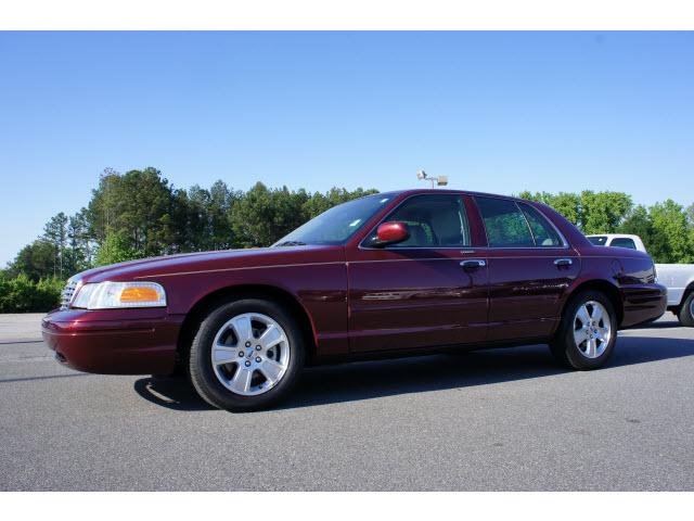 Photo of 2011 Ford Crown Victoria