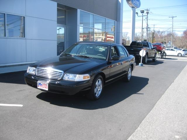 Photo of 2011 Ford Crown Victoria
