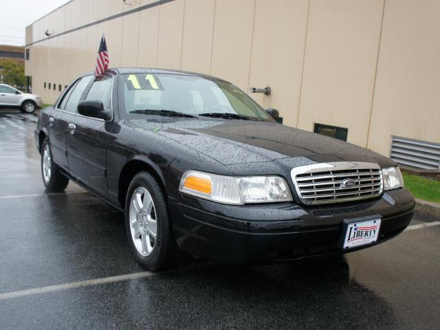 Photo of 2011 Ford Crown Victoria