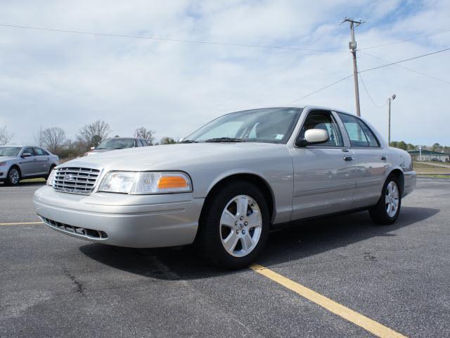 Photo of 2011 Ford Crown Victoria