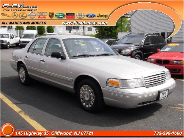 Photo of 2004 Ford Crown Victoria