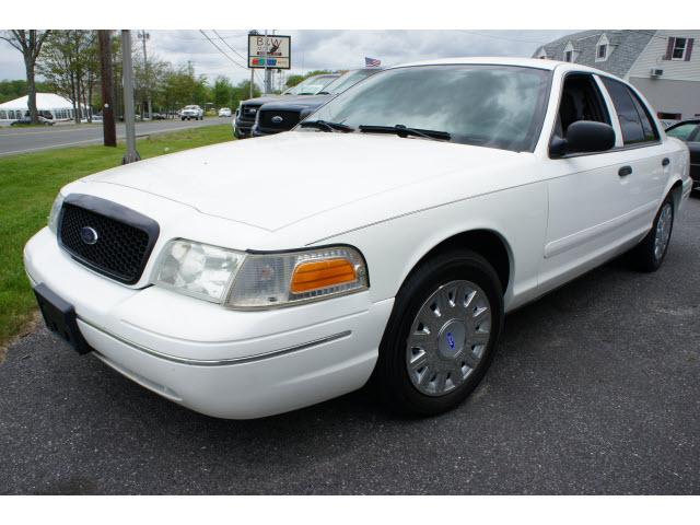 Photo of 2004 Ford Crown Victoria