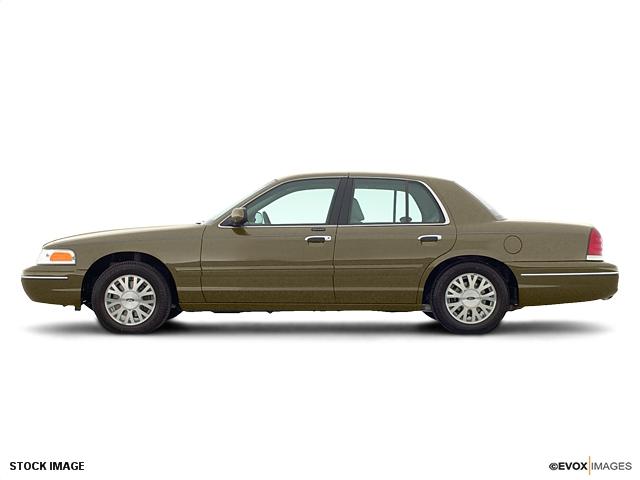 Photo of 2004 Ford Crown Victoria