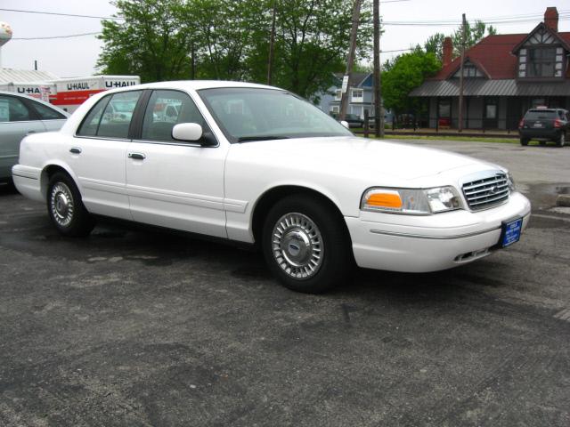 Photo of 2000 Ford Crown Victoria